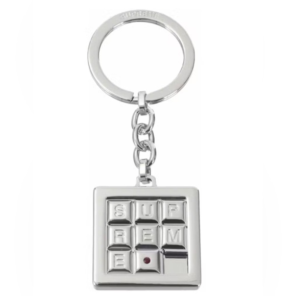 Supreme Metallic puzzle Keychain - Picture 1 of 3